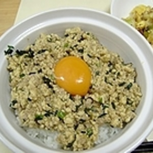 豆腐でかさ増し♪豚ミンチとニラのスタミナ丼